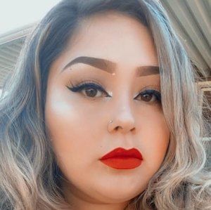 Meet your Posher, Adriana